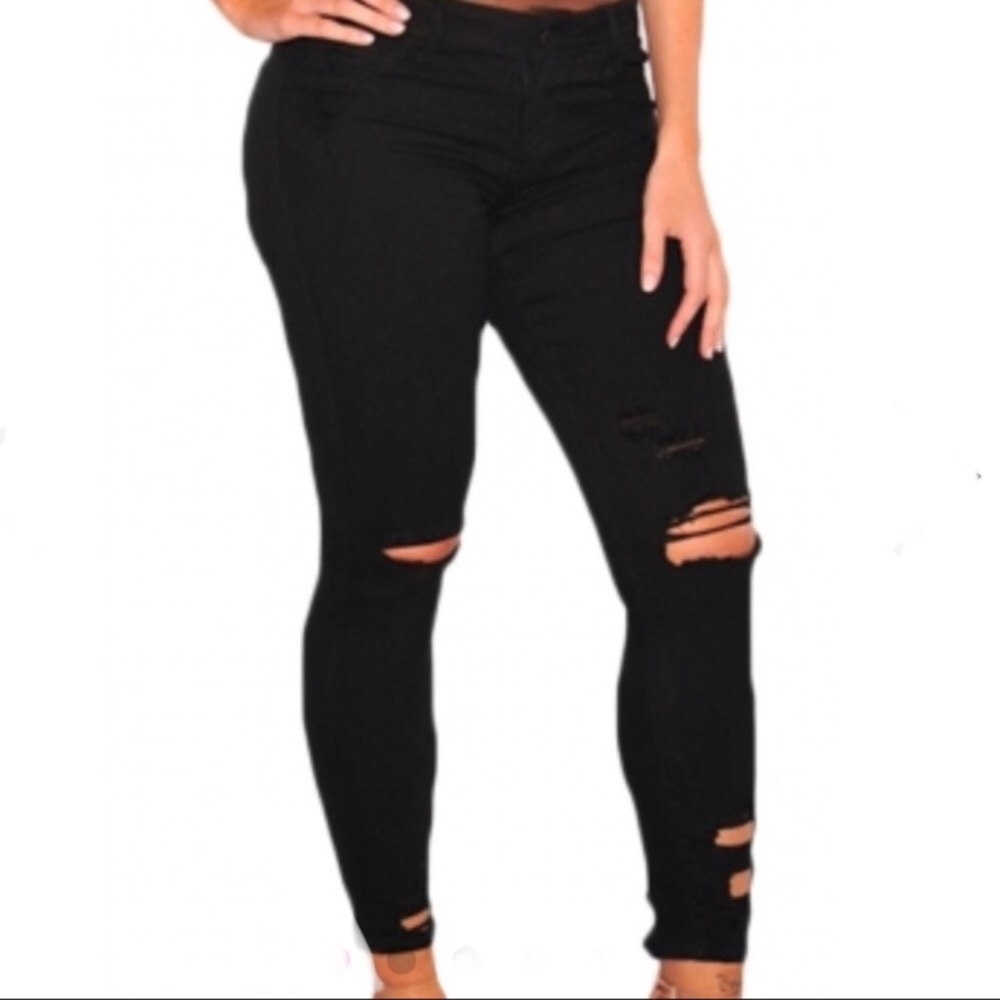 Black ripped jeans 💖💖